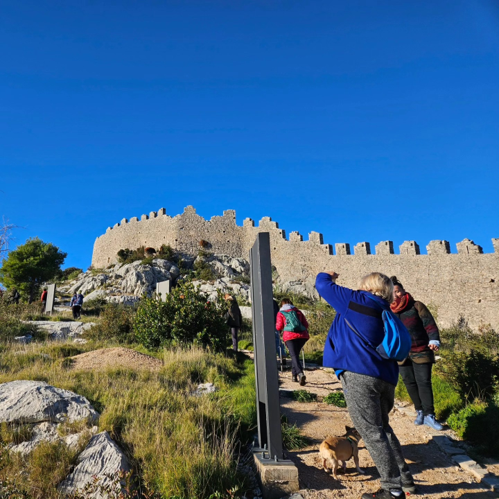 Brojni Šibenčani jutro proveli u šetnji na poluotoku Oštrica