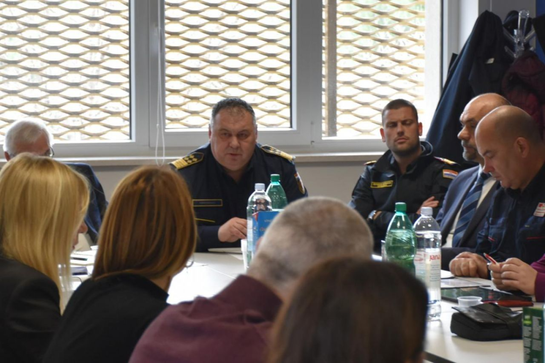 Hrvatska vatrogasna zajednica sastala se u Šibeniku: ‘Područje Šibensko-kninske županije jedno je od najugroženijih u državi’