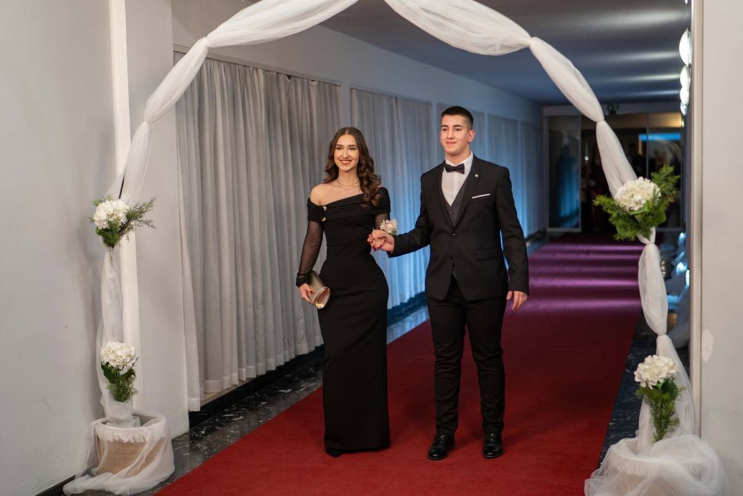 FOTOGALERIJA Zavirite na spektakularni Maturalni ples Ekonomske škole (2)