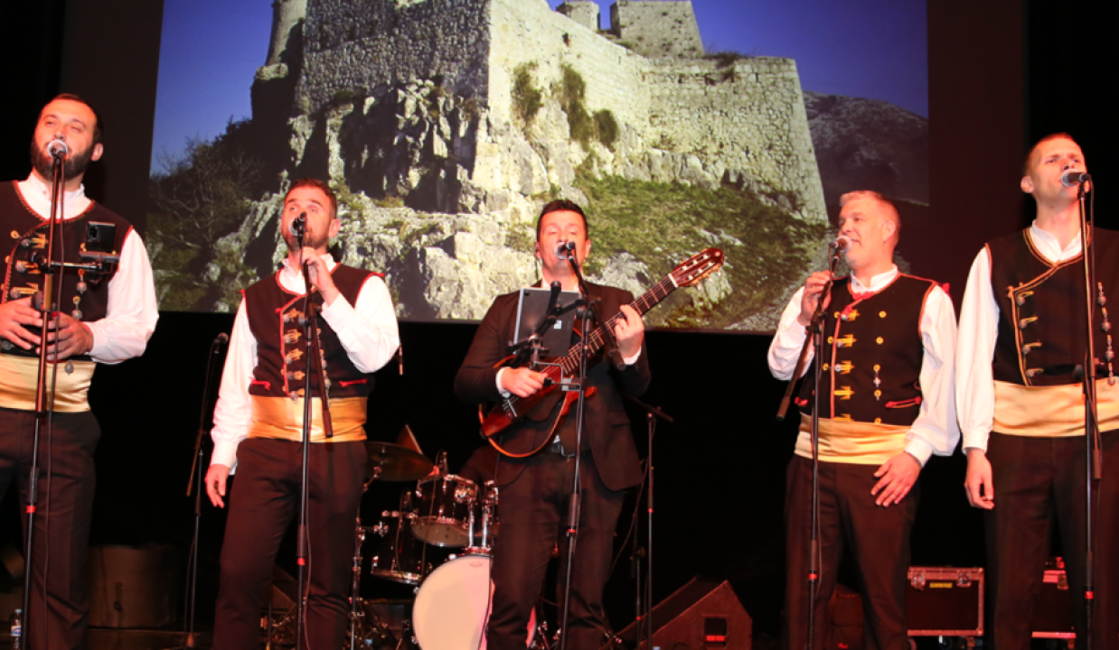 Klapa Sebenico predstavila novu pjesmu 'Dilija bi' na Večerima dalmatinske pisme