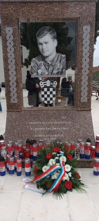 U Banjevcima otkriven spomenik junaku Domovinskog rata Borislavu Bakoviću