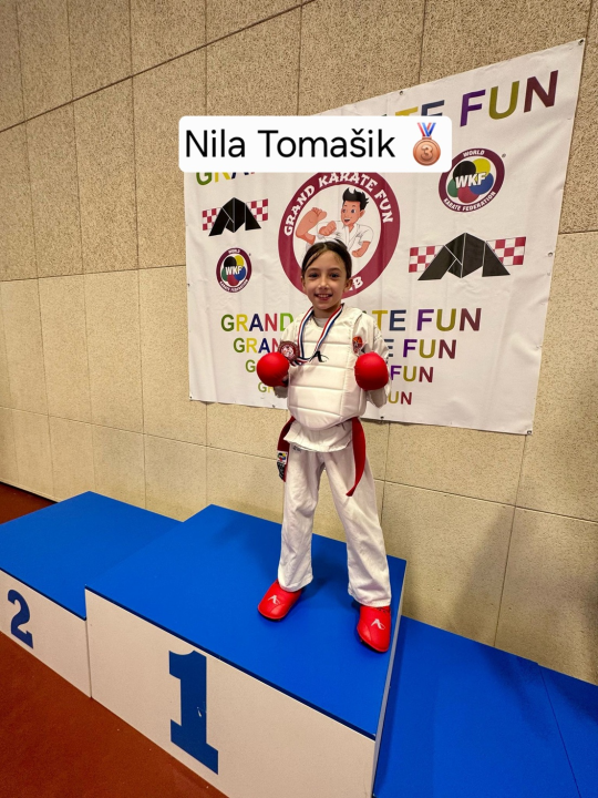 FOTO: Karataši Phoenixa uzeli osam medalja na 'Grand Karate Funu'