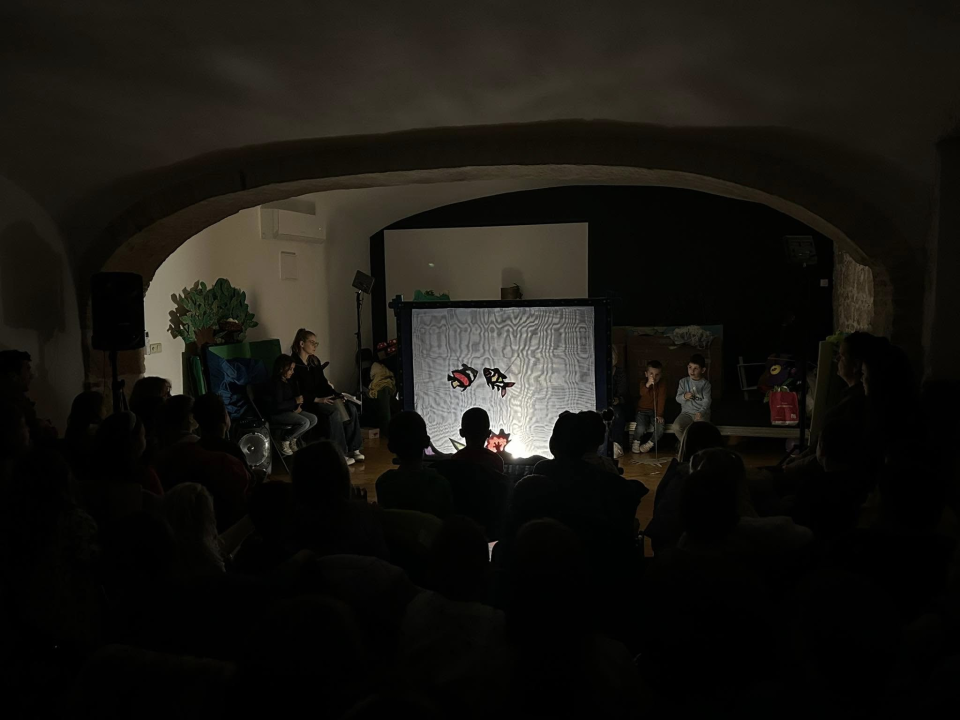 Mali lutkari iz šibenskih vrtića u Art podrumu održali smotru dječjih lutkarskih igrokaza