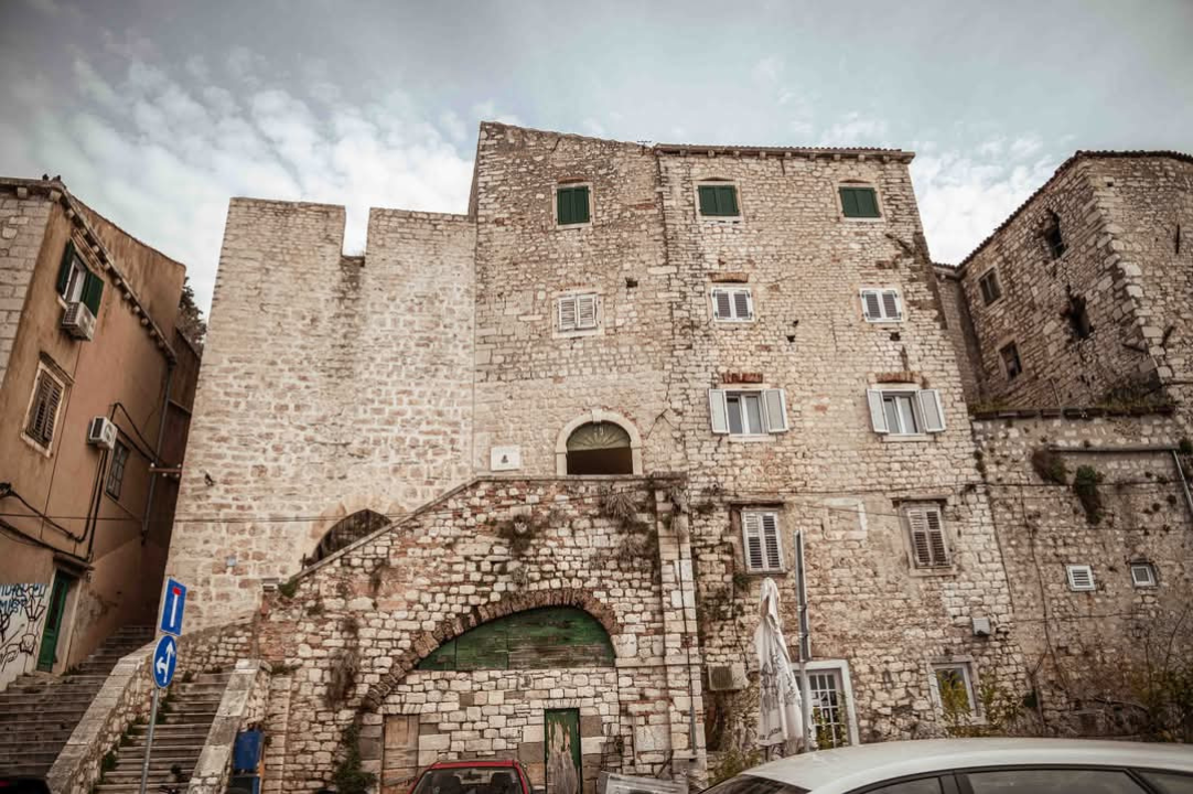 Dolac – povijesna duša Šibenika s mediteranskim šarmom