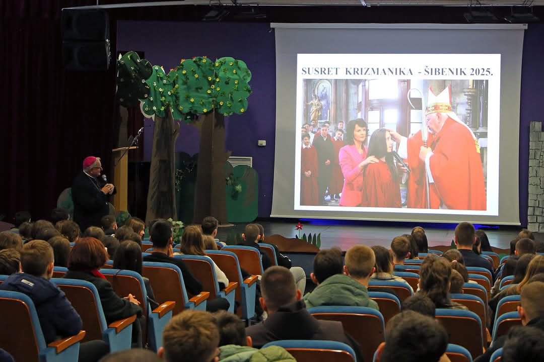 Više od 350 krizmanika Šibenske biskupije okupili se na susretu u Katoličkoj školi