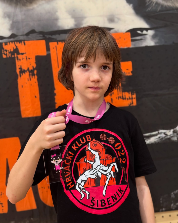 FOTO: Hrvačicama Šibenika tri medalje na 'Maloj Vučici'