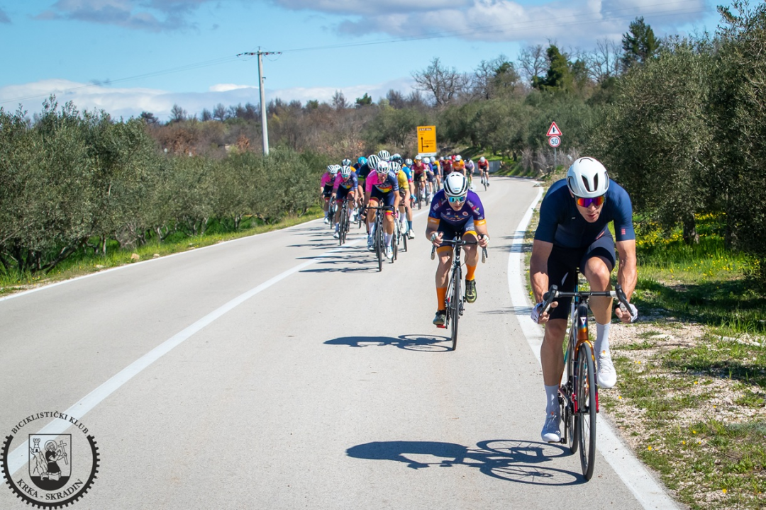 FOTO: 'Skradin Granfondo': Ugodna biciklistička nedjelja završena uvjerljivom pobjedom Slovenca Kovačiča