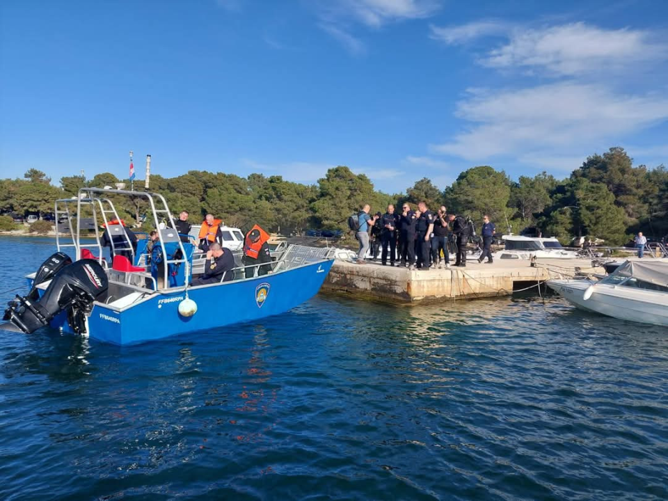 Eko patrola u Šibeniku: Kongres zaključili čišćenjem podmorja u uvali Minerska