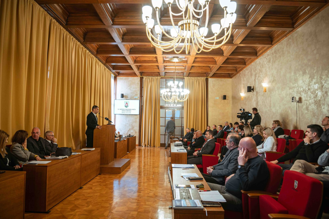 FOTO Misterij, drhtanje glasa, psihijatri: ‘Ugovor o energani na Bikarcu može se dobiti i kod malog Željka’