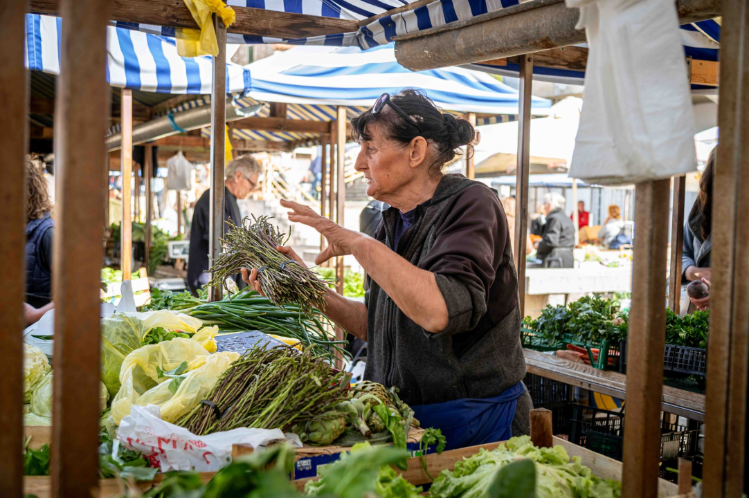 Veliki petak na šibenskoj pijaci: Traži se meso i zelenje, na peškariji nema gužve