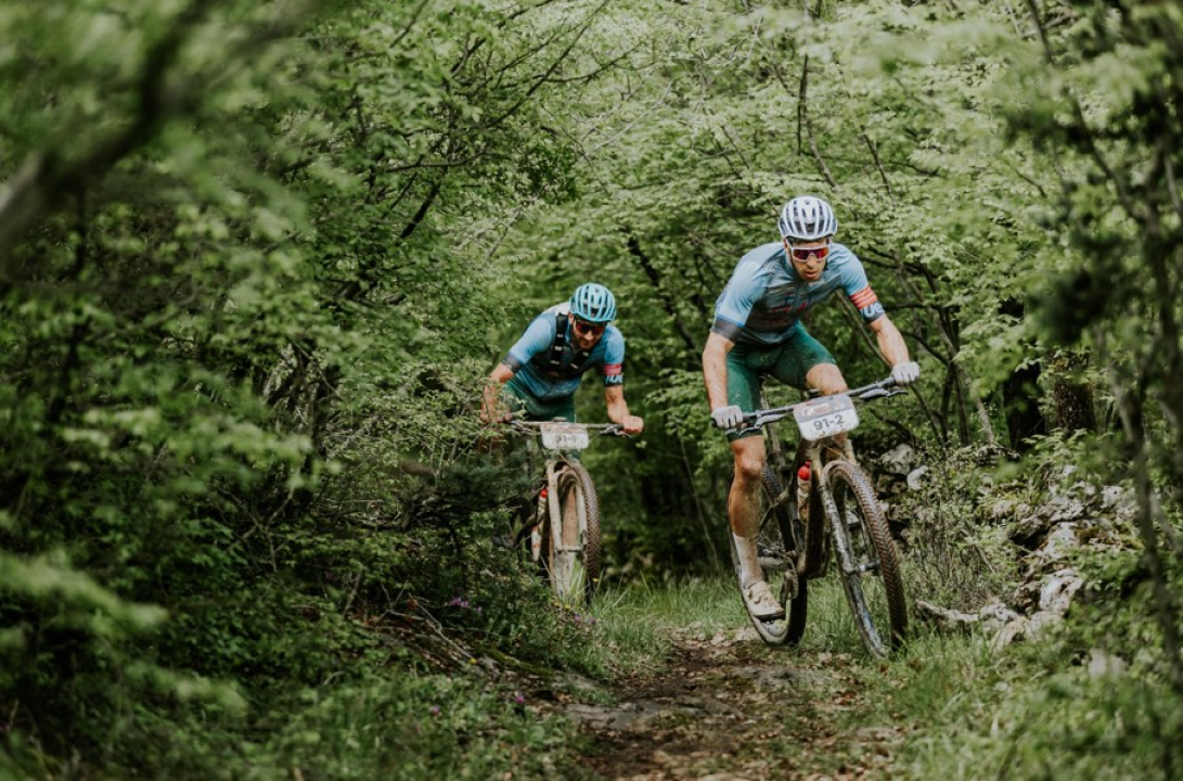 Biciklistima Roku Fržopu i Tonku Čičin-Šainu srebro u finišu 4 Islands Epic utrke