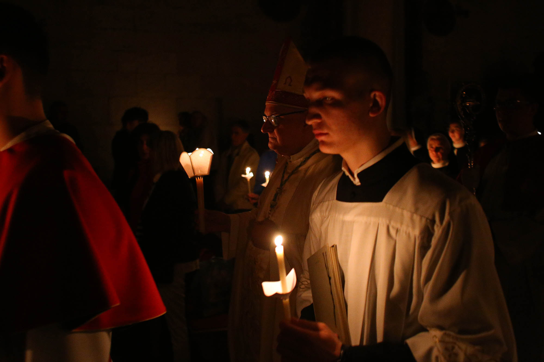 Biskup Rogić predvodio vazmeno bdijenje u katedrali