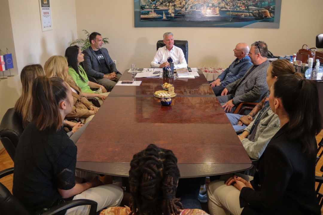 Šibenske košarkašice posjetile gradonačelnika Burića: 'Ovaj rezultat ponos je cijelog grada'