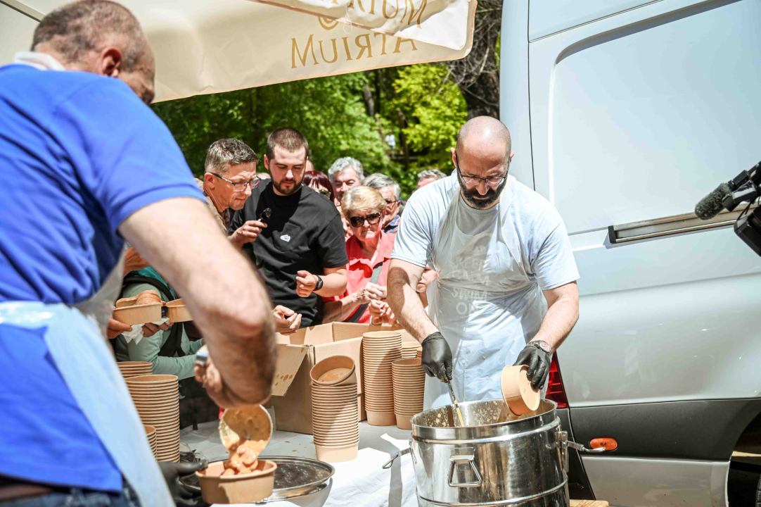 FOTO Uz podjelu fažola obilježen Praznik rada: 'Svim dragim posjetiteljima NP Krka željeli smo danas osigurati ručak'