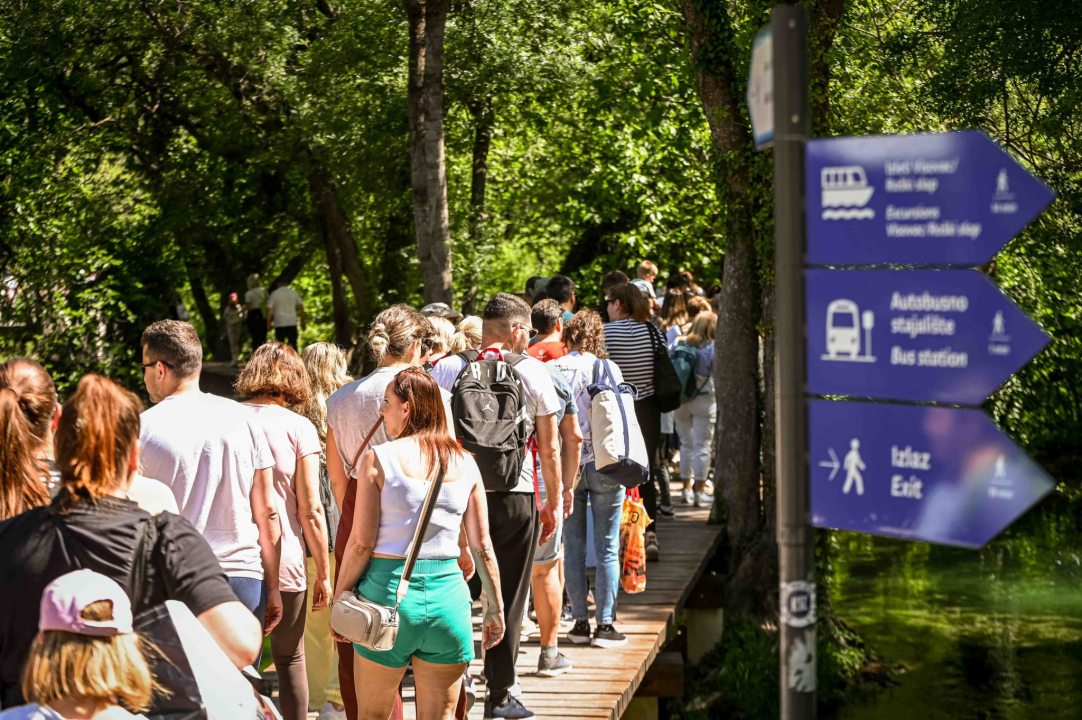 FOTO Uz podjelu fažola obilježen Praznik rada: 'Svim dragim posjetiteljima NP Krka željeli smo danas osigurati ručak'