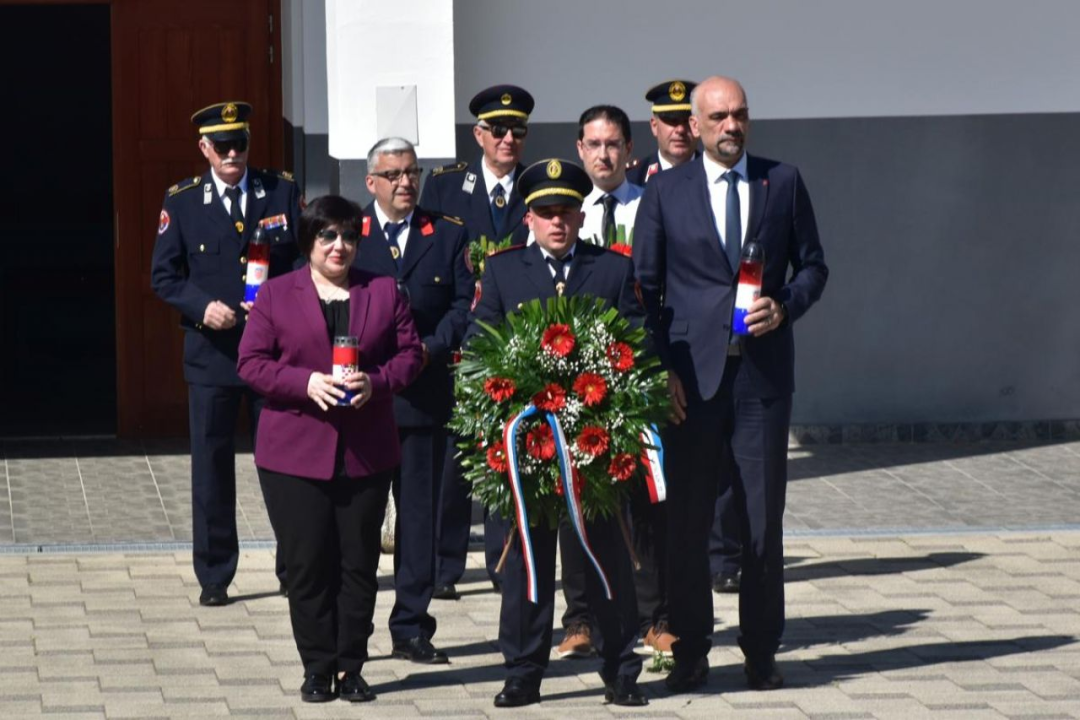 Polaganjem vijenaca obilježen Međunarodni dan vatrogasaca i blagdan sv. Florijana