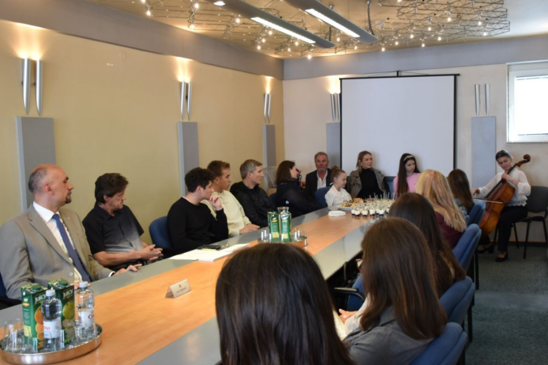 Najuspješniji učenici na prijemu kod župana: ‘Budite ponosni na sebe kao što smo mi ponosni na vas’