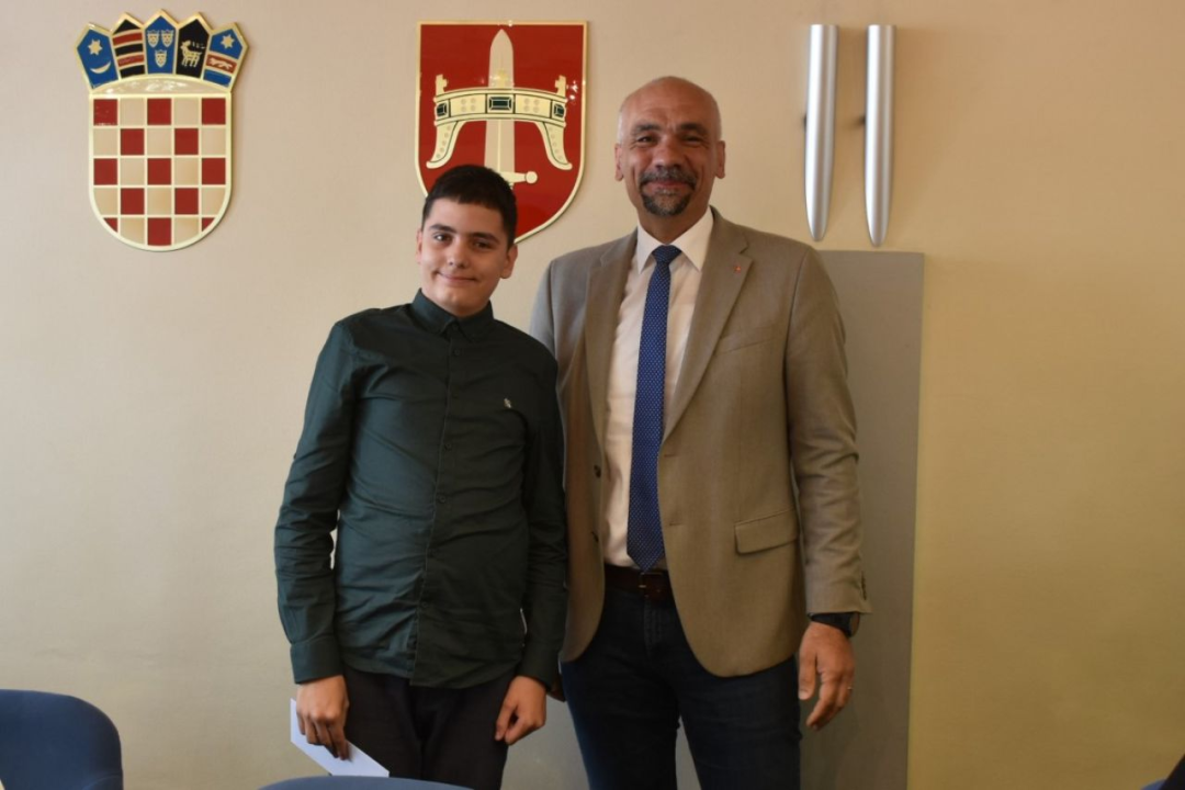 Najuspješniji učenici na prijemu kod župana: ‘Budite ponosni na sebe kao što smo mi ponosni na vas’