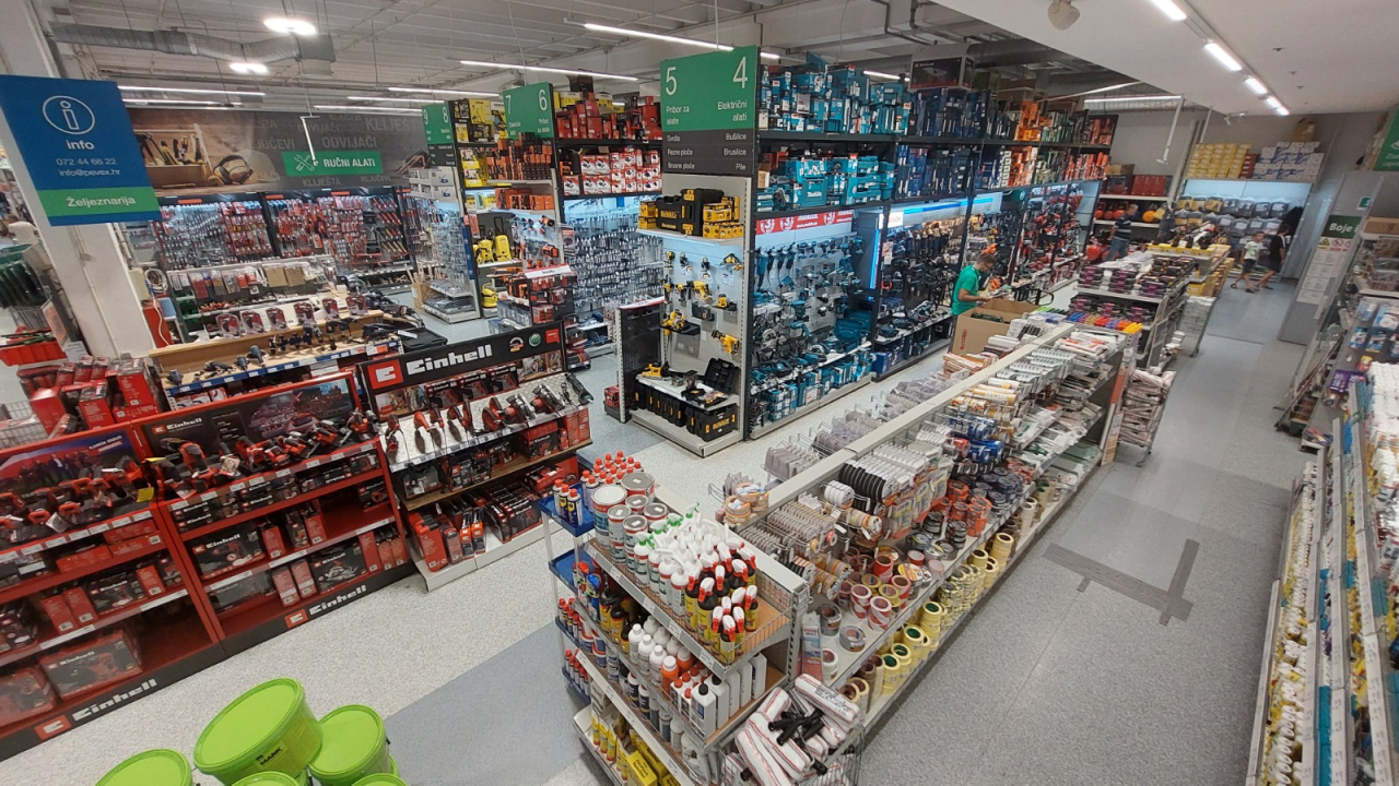 FOTO PEVEX u Šibeniku slavi rođendan i časti kupce s 15 posto popusta!