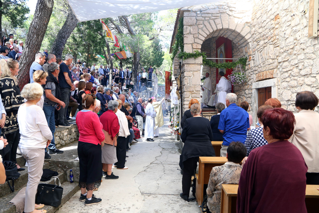 Gospa od Karavaja u Tisnom