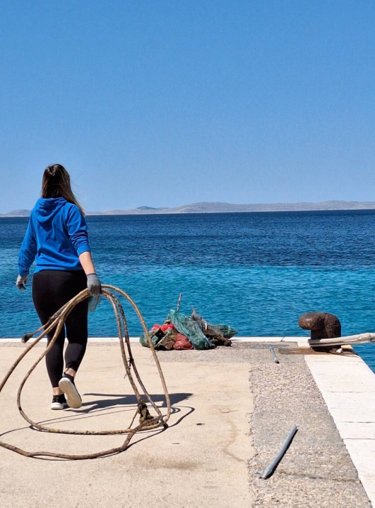 Ekološka akcija na murterskim Podvrškama: Ronioci i volonteri izvukli hrpu otpada iz mora