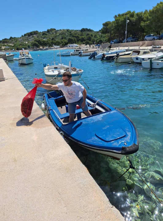 Ekološka akcija na murterskim Podvrškama: Ronioci i volonteri izvukli hrpu otpada iz mora