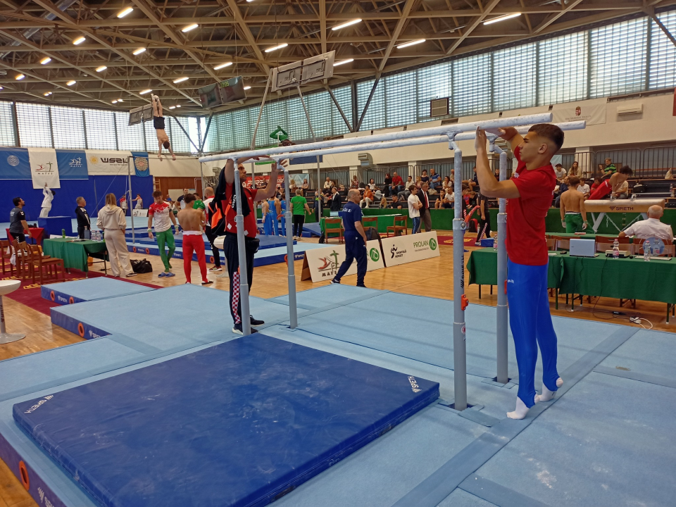 FOTO Šibenski gimnastičar Roko Zorić nastupio za juniore Hrvatske te ušao u tri finala