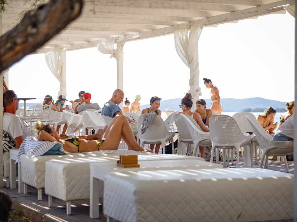 FOTO Shark Beach Club otvara svoja vrata – Novi sjaj na obali u Žaboriću 