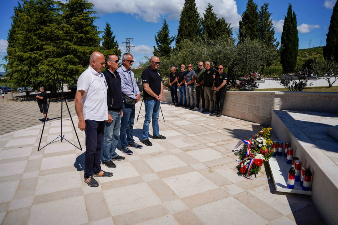 Polaganje vijenaca na Kvanju