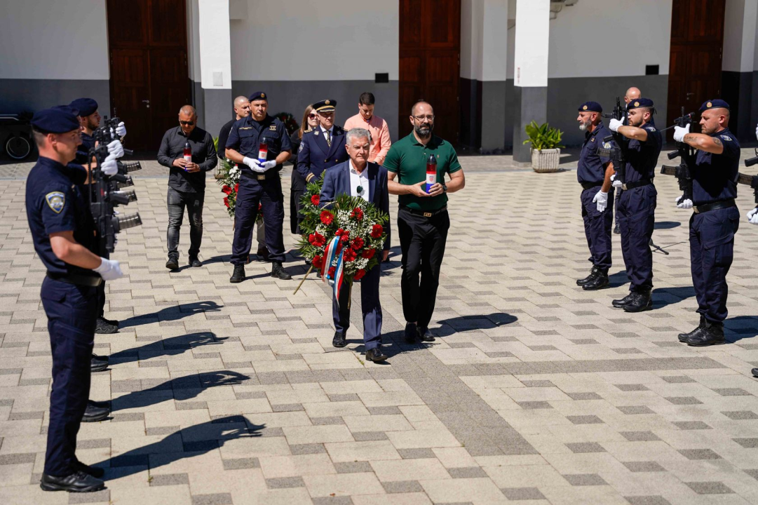 Polaganje vijenaca na Kvanju