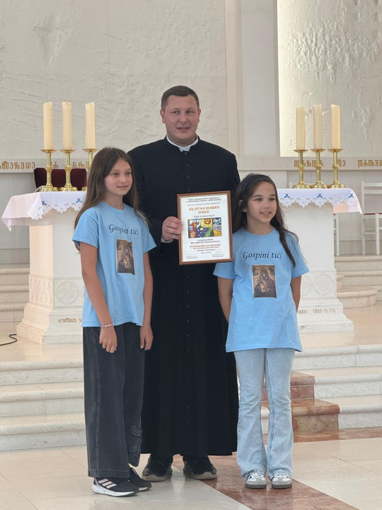 Dječji župni zborovi iz Murtera, Bilica, Knina i Šibenika nastupili na 'Zlatnoj harfi' u Udbini