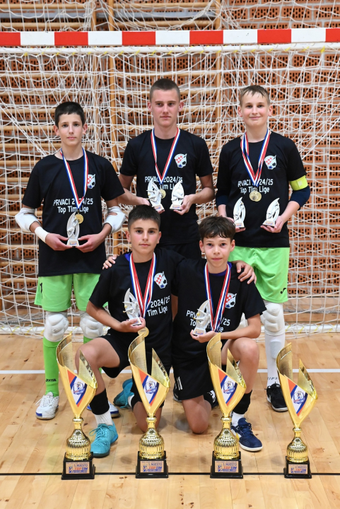 Pioniri i mlađi pioniri MNK-a Murter osvojili Top tim ligu i kup