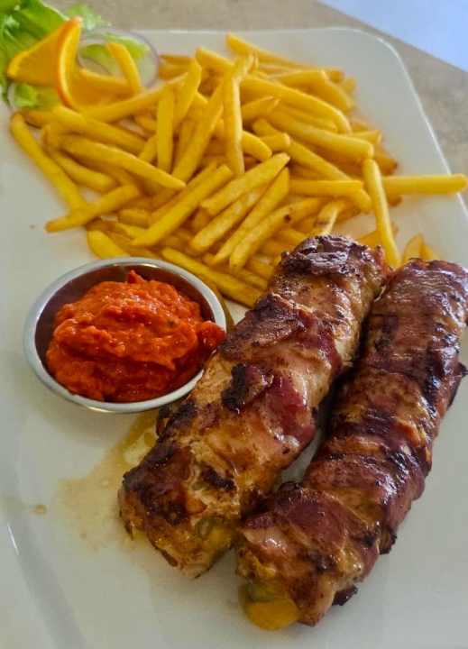 FOTO Glazba uživo i vrhunska spiza – Bore i Ermin u restoranu Mačak!