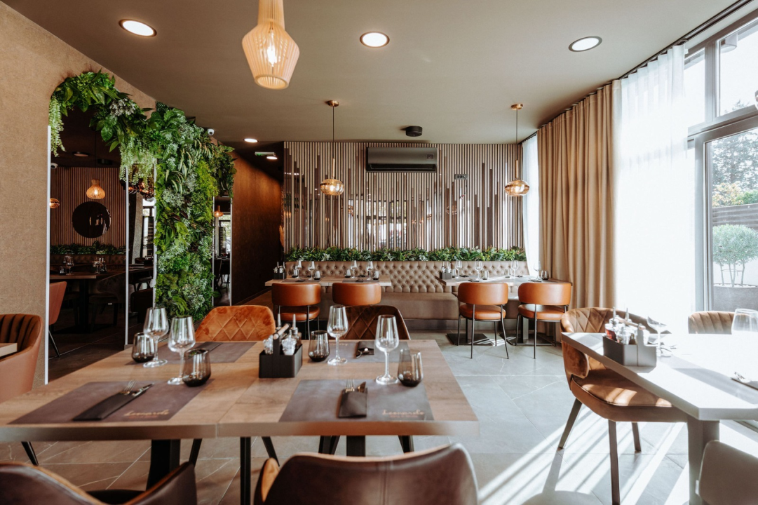 FOTO Uživajte u vrućim ljetnim danima uz mirise s grilla i živu svirku na terasi Leonardo BBQ & More!