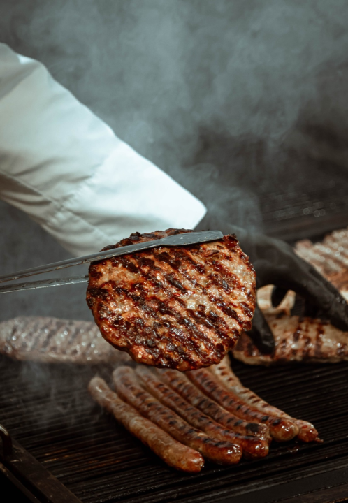 FOTO Uživajte u vrućim ljetnim danima uz mirise s grilla i živu svirku na terasi Leonardo BBQ & More!