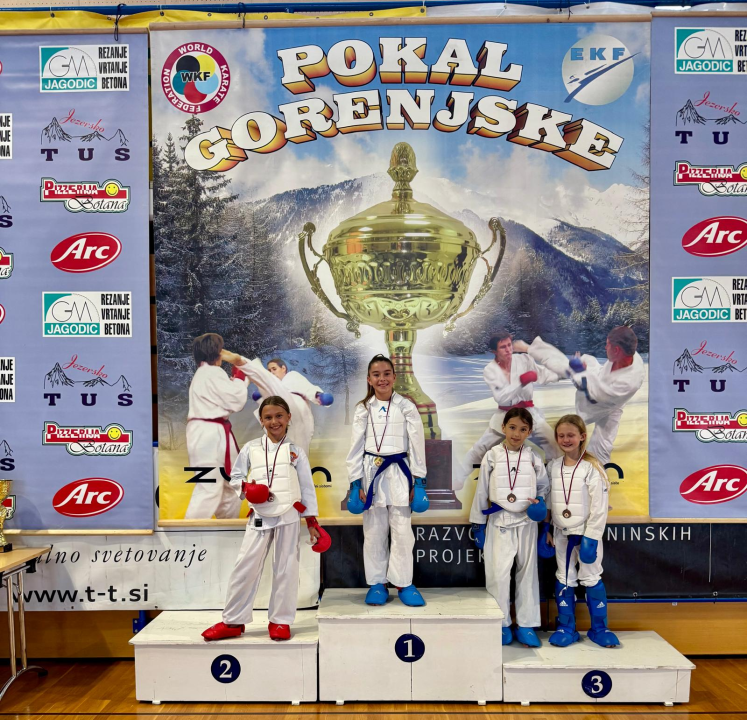 FOTO Karateke Phoenixa iz Šenčura donijele u Murter 14 individualnih i dvije ekipne nagrade