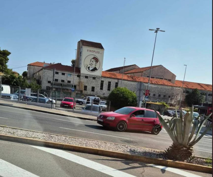 Pucanj iz vatrenog oružja kod Kauflanda u Šibeniku: Ozlijeđeni muškarac prevezen u bolnicu