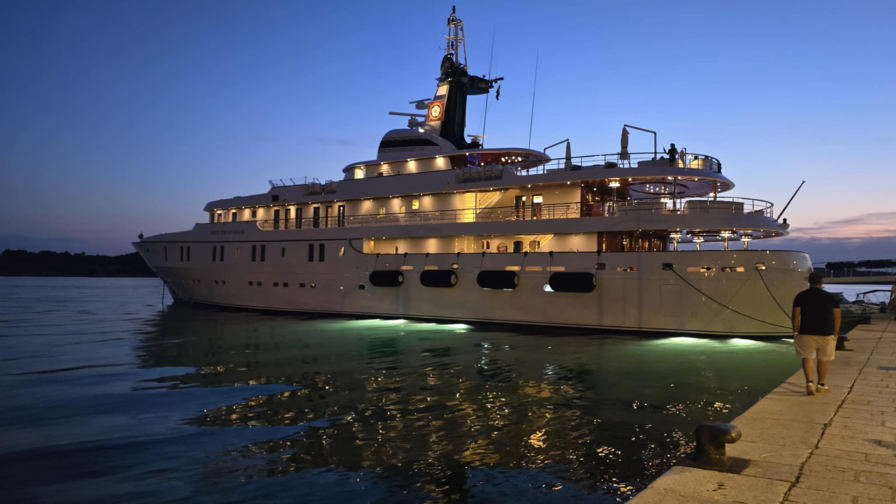 Jahta vrijedna 80 milijuna dolara vlasnika Alibabe mami poglede u šibenskoj luci