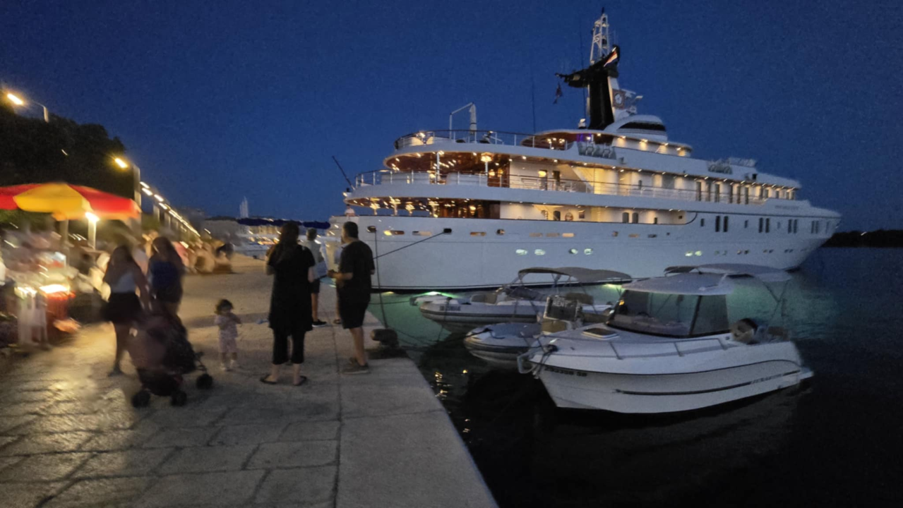Jahta vrijedna 80 milijuna dolara vlasnika Alibabe mami poglede u šibenskoj luci