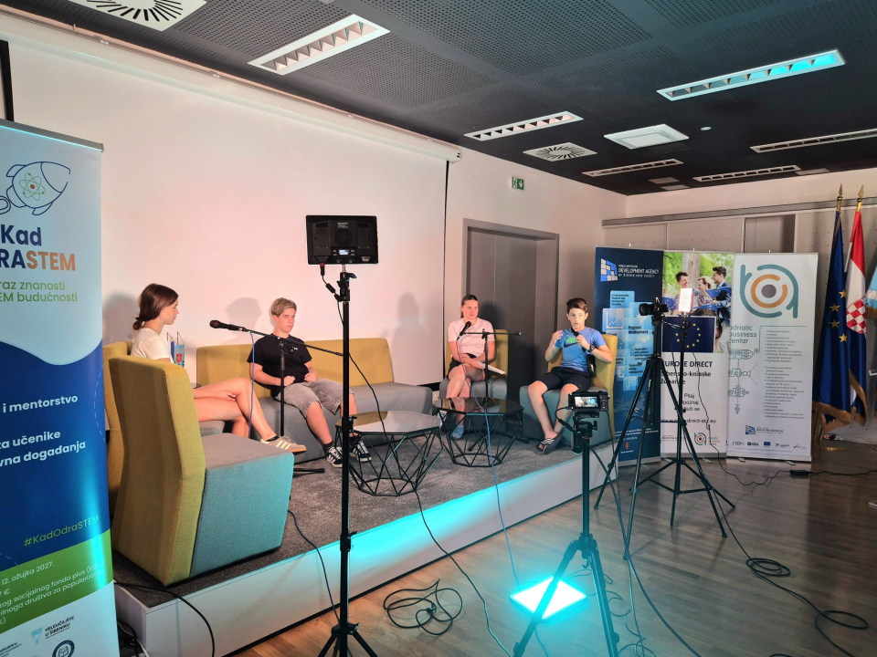 Radionica o snimanju vlastitog podcasta oduševila djecu od 12 do 15 godina