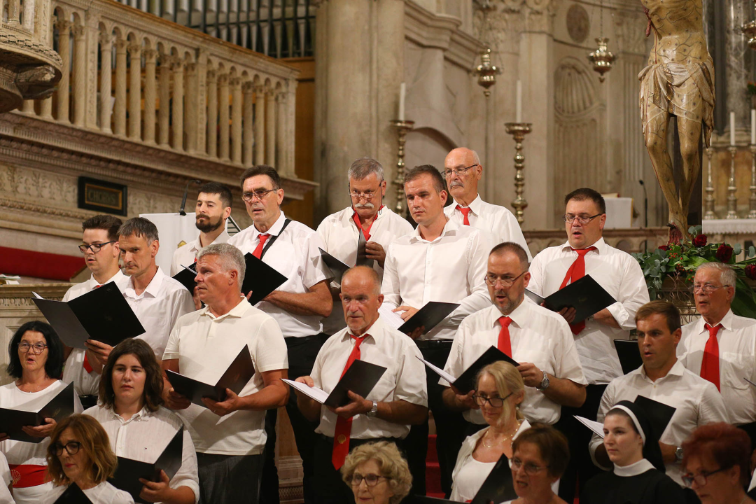 Mješoviti katedralni zbor nastupio u katedrali