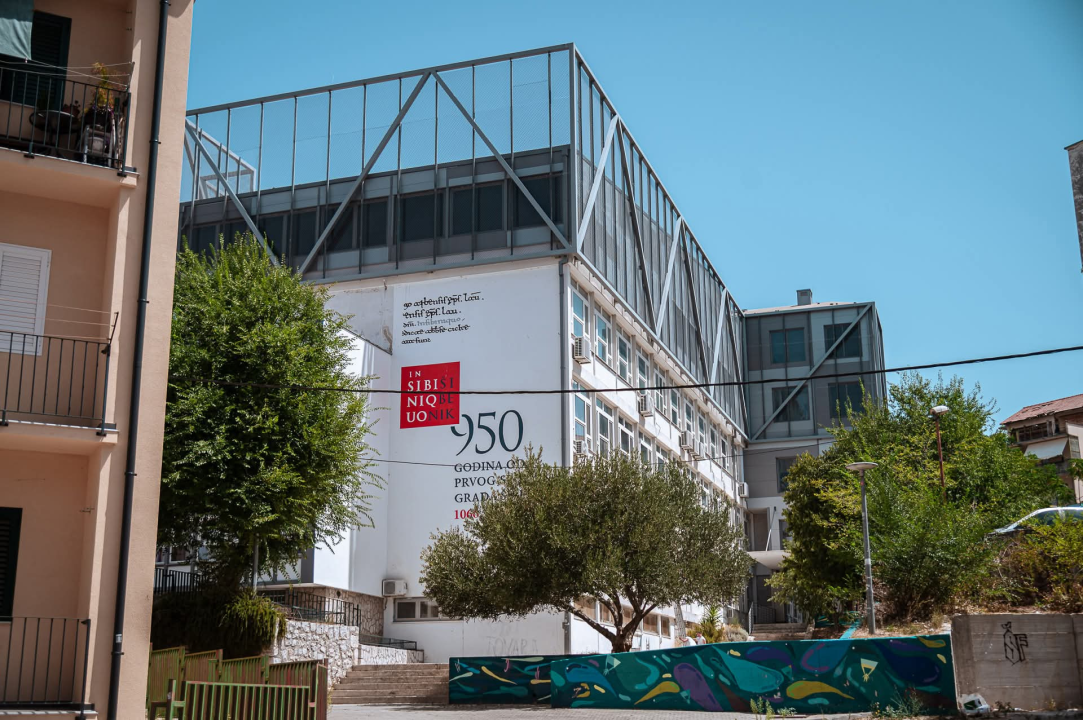 Baldekin 2 i 3: Simbol šibenskog duha, spoj sporta, obrazovanja i sjećanja