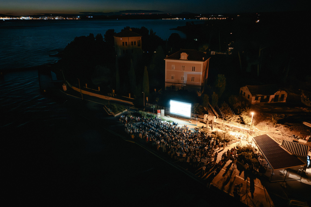 Otočna premijera 'Bumbarovog ljeta': Film sniman na Zlarinu oduševio publiku na plaži Vila