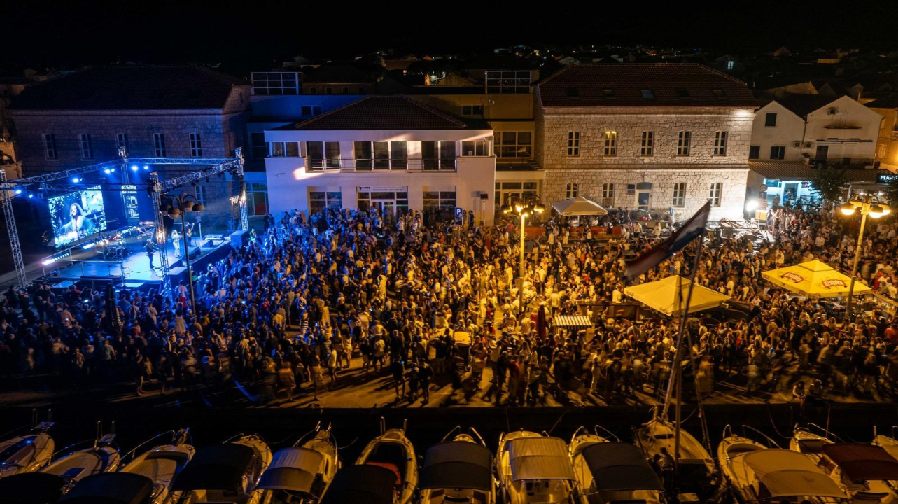 Spektakularna vodička fešta oduševila tisuće posjetitelja