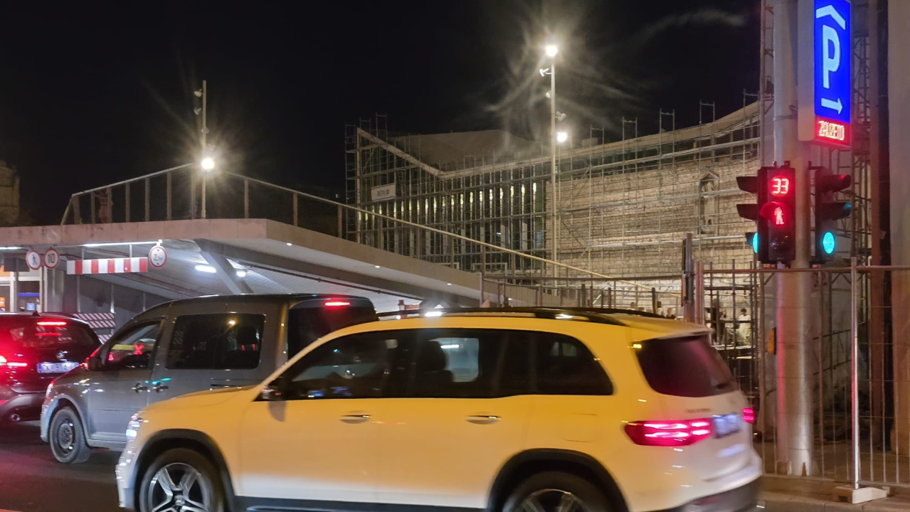 Kaos na Poljani: Ulaz u garažu svakodnevno blokira promet u središtu Šibenika