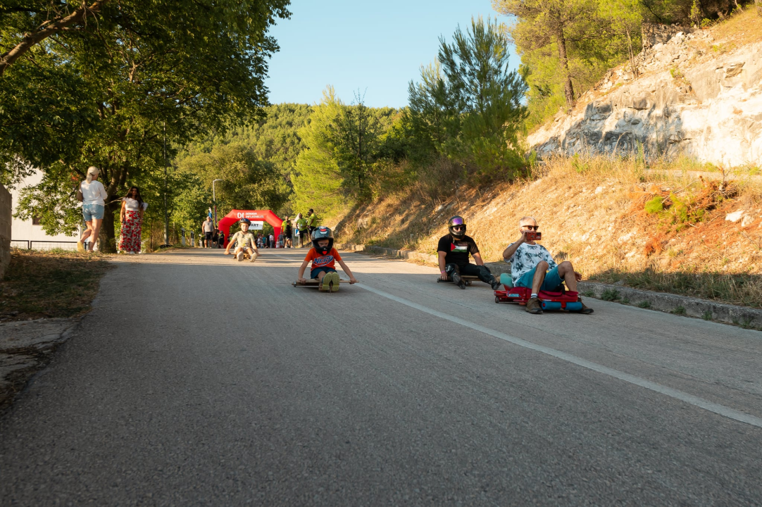 Tradicionalna Utrka karića u Rupama i ove godine oduševila posjetitelje i natjecatelje
