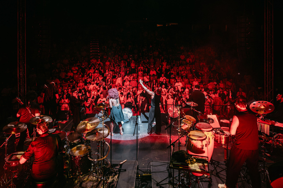 Kyoto Jazz Massive u proširenom sastavu oduševio publiku na tvrđavi sv. Mihovila  