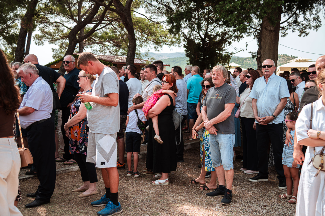 FOTO Blagdan Velike Gospe u Vrpolju: Brojni vjernici okupili su se jutros na svečanom misnom slavlju