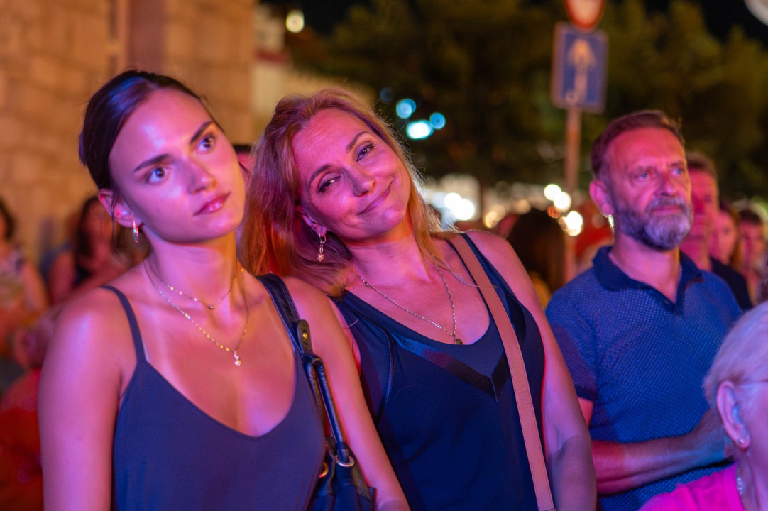 Skitnica i ostali hitovi odjekivali vodičkom rivom: Nezaboravna večer s Jasnom Zlokić