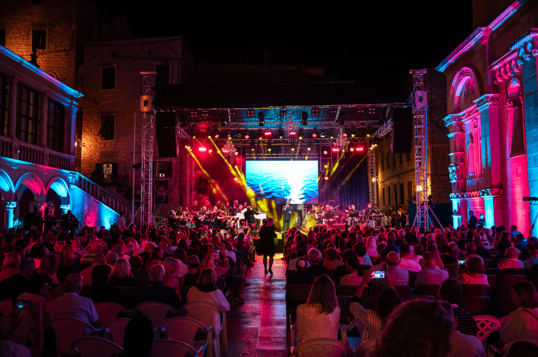 FOTO Đani Stipaničev i klapa Preženca trijumfirali na 28. Dalmatinskoj šansoni